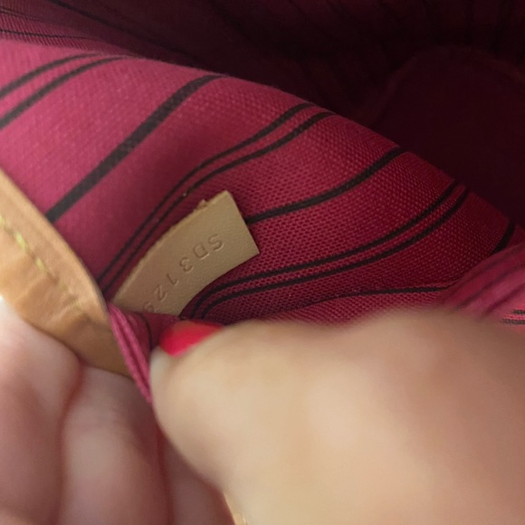 ❌sold❌Louis Vuitton Neverfull MM Pivone Interior! - Picture 6 of 9